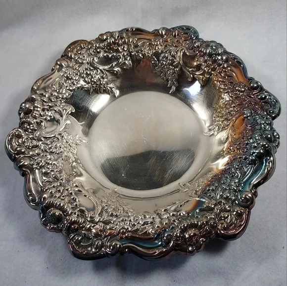 Oneida USA Other - Oneida USA Round Silver Plate